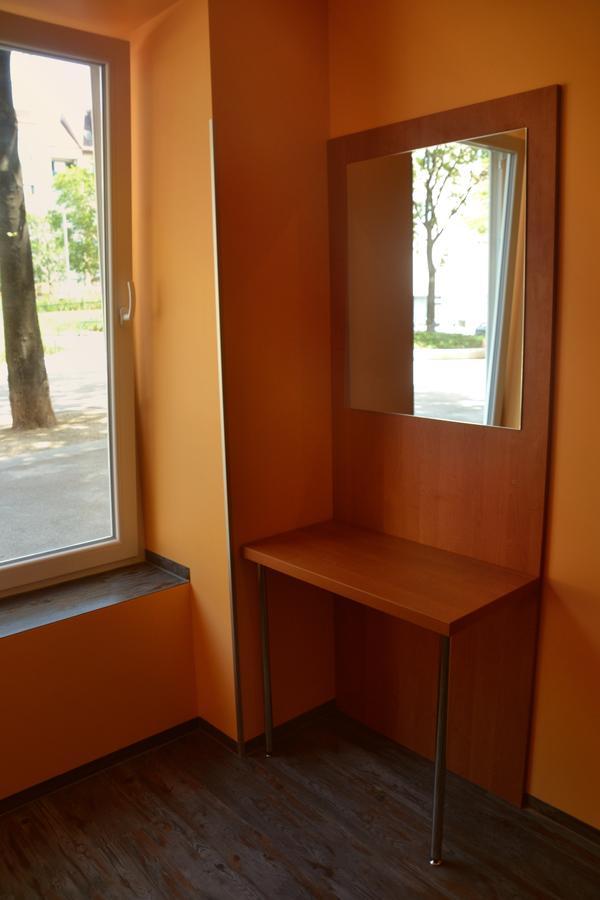 Do Step Inn Central - Self-Service-Hostel 维也纳 外观 照片